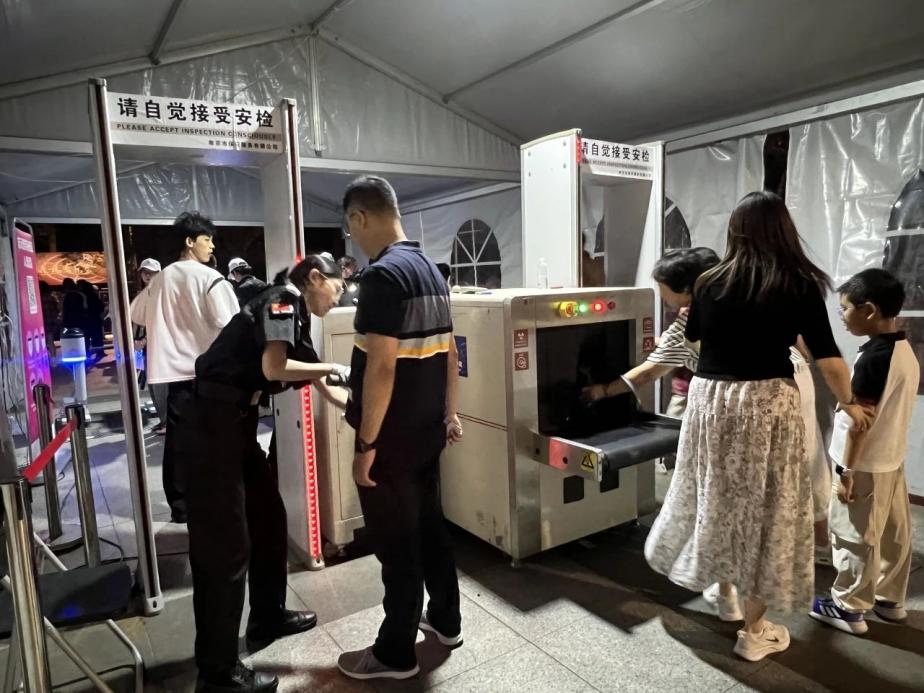 C:/Users/BA/Desktop/“安保鐵軍、硬核保障”2024系列報(bào)道四十三——月滿中秋，南京市保安服務(wù)有限公司圓滿護(hù)航“2024 南京森林音樂會(huì)”/4.jpg4